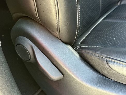 Used 2023 Chrysler Pacifica Touring-L FWD image 26