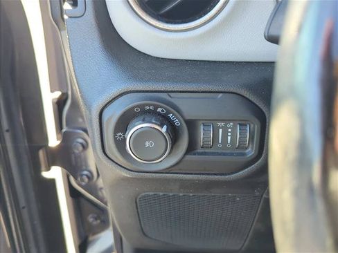 Used 2021 Jeep Wrangler Unlimited Sahara AWD/4WD image 15