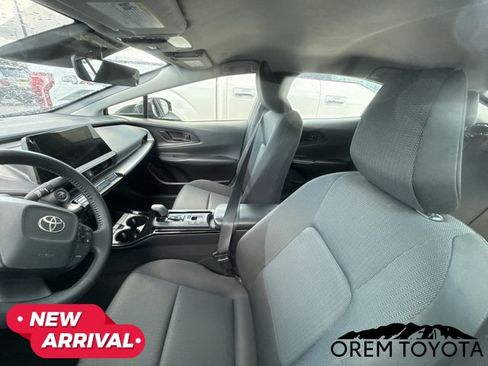 Used 2025 Toyota Prius LE FWD image 10