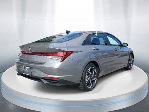 Certified 2023 Hyundai Elantra SEL w/ Convenience Package image 4