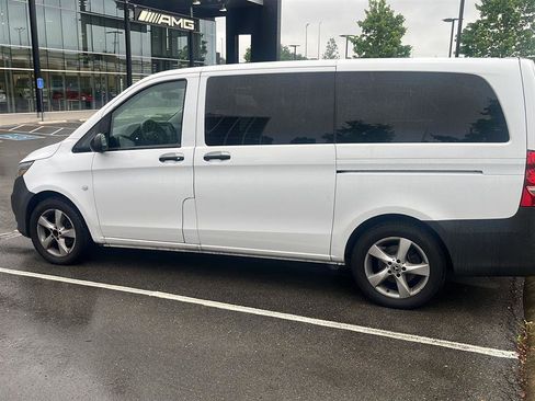Used 2023 Mercedes-Benz Metris Passenger image 11