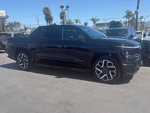 Used 2024 Chevrolet Silverado EV RST AWD/4WD image 2