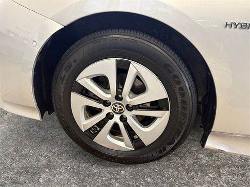 Used 2018 Toyota Prius Two image 12