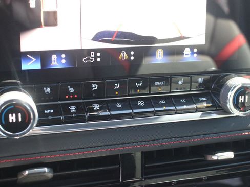 Used 2023 Chevrolet Colorado Z71 w/ Z71 Convenience Package 2 image 24