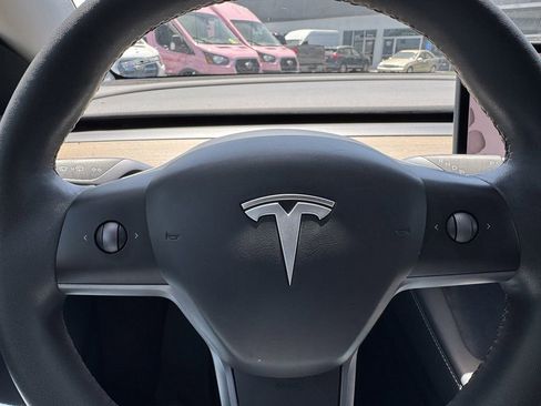 Used 2023 Tesla Model Y Long Range AWD/4WD image 23