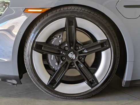 Certified 2025 Porsche Taycan AWD/4WD image 15