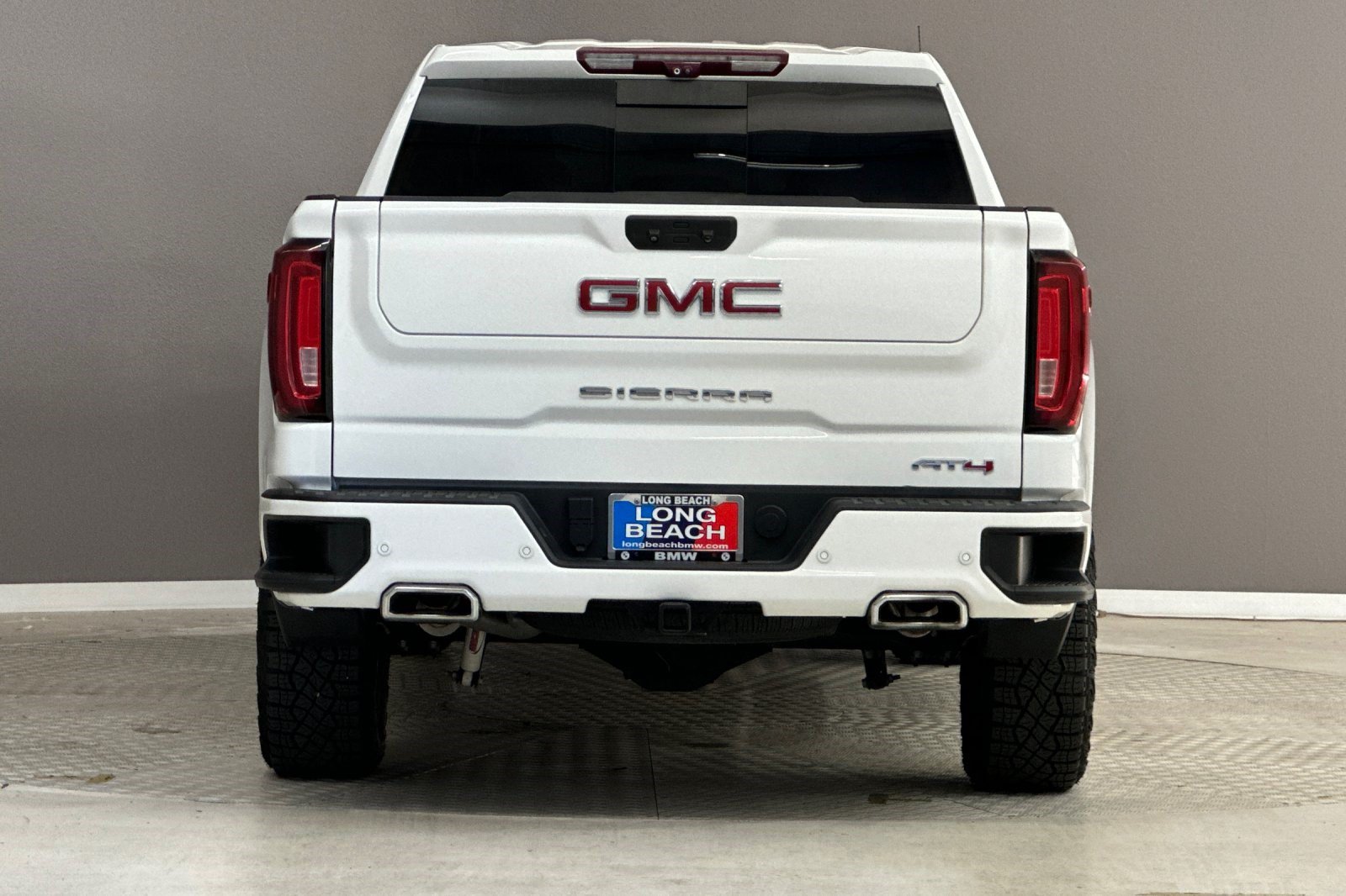 Used 2023 GMC Sierra 1500 AT4 w/ Technology Package AWD/4WD image 9
