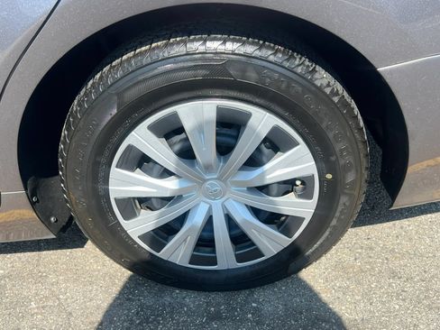 Used 2020 Toyota Camry LE w/ Fleet Convenience Package FWD image 10