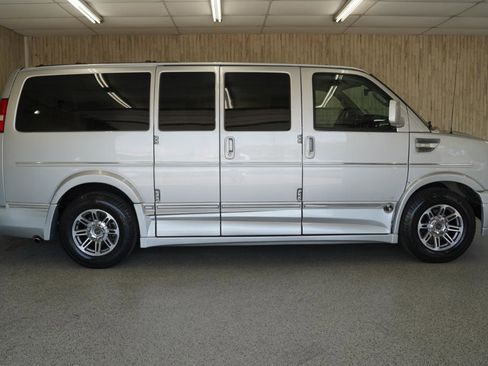 Used 2020 Chevrolet Express 2500 w/ Enhanced Convenience Package image 6