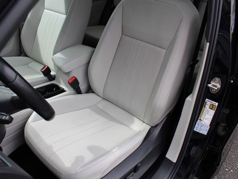 Used 2022 Volkswagen Tiguan SE R-Line image 21