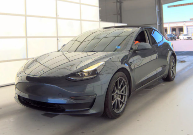 Used 2022 Tesla Model 3 Long Range AWD/4WD image 1