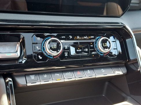New 2026 GMC Sierra 2500 AT4 w/ AT4 Premium Plus Package AWD/4WD image 12
