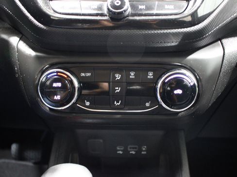 Used 2023 Chevrolet TrailBlazer LT w/ Convenience Package AWD/4WD image 17