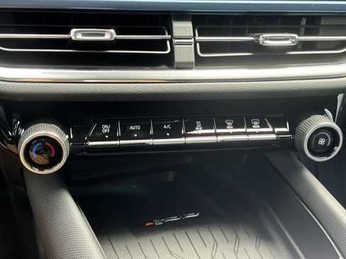 New 2026 Chevrolet Equinox EV LT image 21