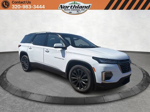 Used 2023 Chevrolet Traverse RS FWD image 3
