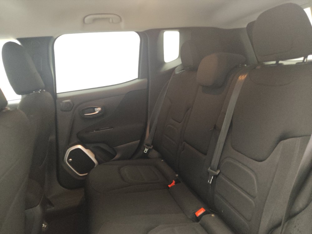 Used 2018 Jeep Renegade Latitude w/ Popular Equipment Group FWD image 18