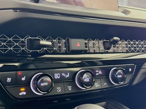 Used 2023 Honda Accord Touring image 9