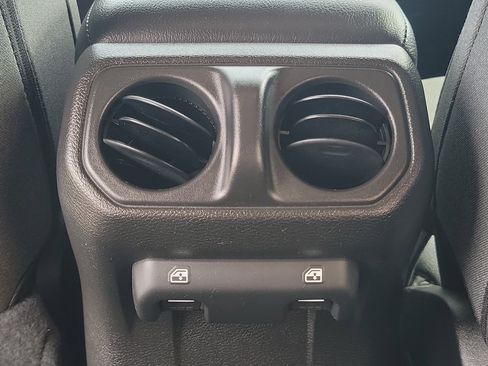 Used 2024 Jeep Wrangler Sport S image 10