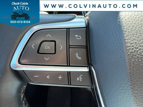 Used 2021 Toyota Highlander XLE AWD/4WD image 18