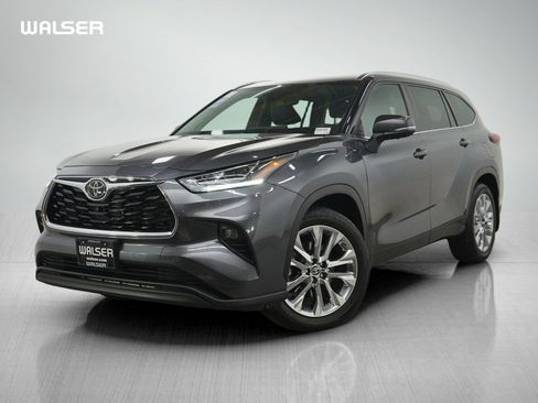 Used 2024 Toyota Highlander Limited AWD/4WD image 1