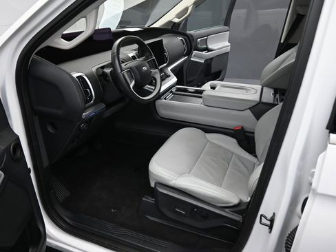 Certified 2025 Ford Expedition Max Platinum image 11