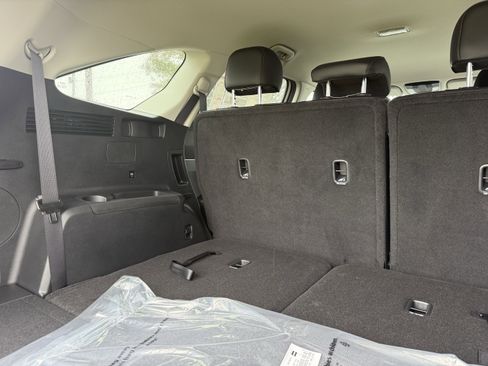 New 2025 Kia Sorento S image 16