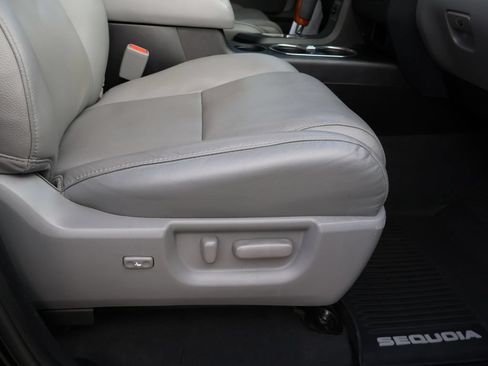 Used 2019 Toyota Sequoia Platinum AWD/4WD image 10