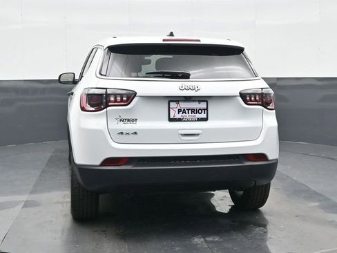 Used 2025 Jeep Compass Sport AWD/4WD image 3