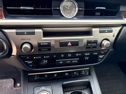 Used 2015 Lexus ES 350 w/ Luxury Package FWD image 17