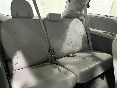 Used 2017 Toyota Sienna XLE w/ XLE Navigation Package FWD image 31