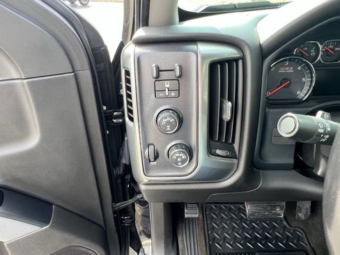 Used 2018 Chevrolet Silverado 1500 LT w/ All Star Edition image 27