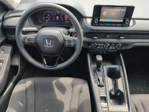 Used 2025 Honda Accord SE image 31