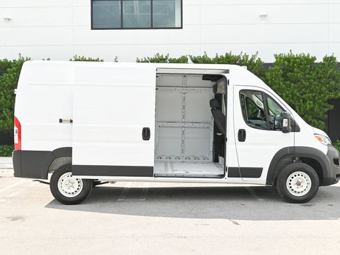 Used 2025 RAM ProMaster 2500 w/ Storage Group image 8