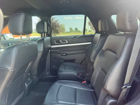 Used 2016 Ford Explorer XLT w/ Equipment Group 202A AWD/4WD image 34