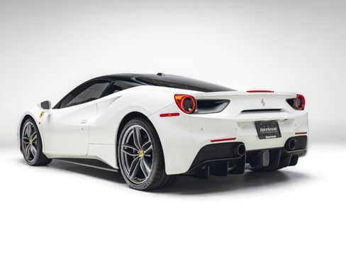 Used 2018 Ferrari 488 GTB RWD image 7