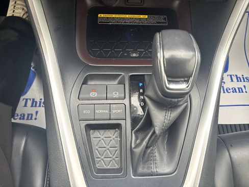 Used 2019 Toyota RAV4 Limited w/ Advanced Technology Package FWD image 22