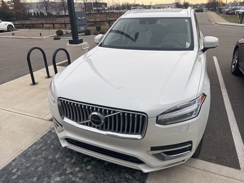 Used 2022 Volvo XC90 T8 Inscription Expression w/ Advanced Package image 6