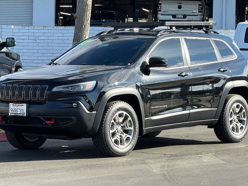 Used 2022 Jeep Cherokee Trailhawk w/ Technology Group B image 8