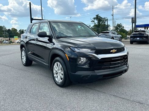 Used 2021 Chevrolet TrailBlazer LS FWD image 2