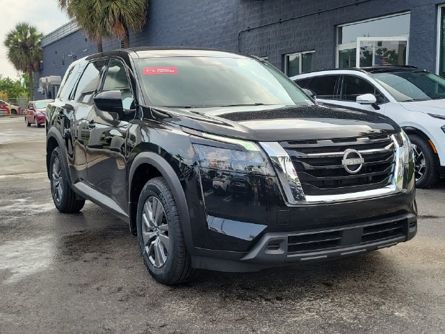 Used 2024 Nissan Pathfinder S FWD image 3
