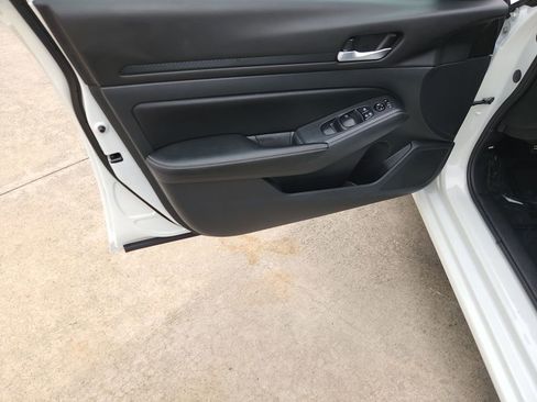 Used 2025 Nissan Altima 2.5 SV FWD image 27