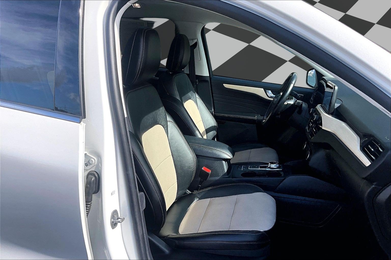 Used 2022 Ford Escape Titanium w/ Titanium Elite Package AWD/4WD image 9
