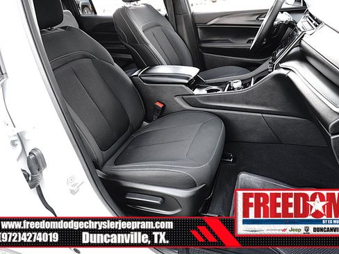 Certified 2025 Jeep Grand Cherokee L Laredo RWD image 17