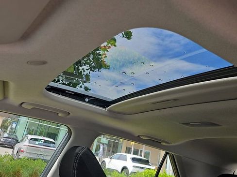 Certified 2025 Hyundai Venue SEL image 27