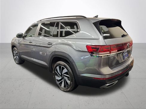 Used 2024 Volkswagen Atlas SE AWD/4WD image 4