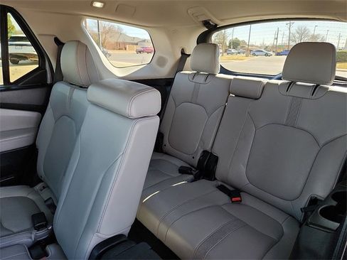 Used 2023 Honda Pilot Touring image 11