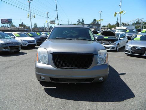 Used 2008 GMC Yukon SLT w/ SLT Preferred Equipment Group AWD/4WD image 3