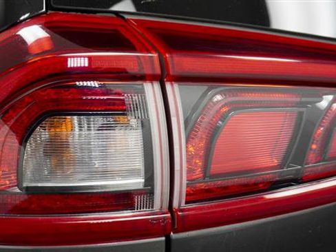 Used 2017 Kia Niro LX image 37