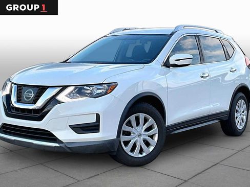 Used 2017 Nissan Rogue S w/ Appearance Package FWD image 1