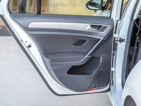 Used 2016 Volkswagen Golf S image 47